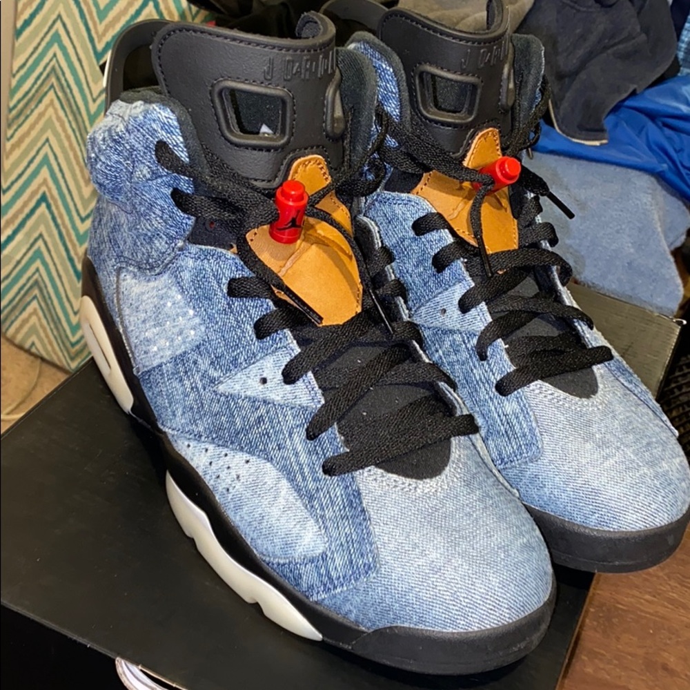Air Jordan 6 (washed denim)